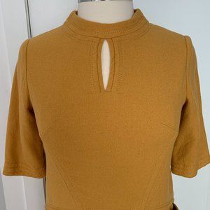 Vintage 60s Gold Wool Dress with Pockets and Keyhole Neckline Size M